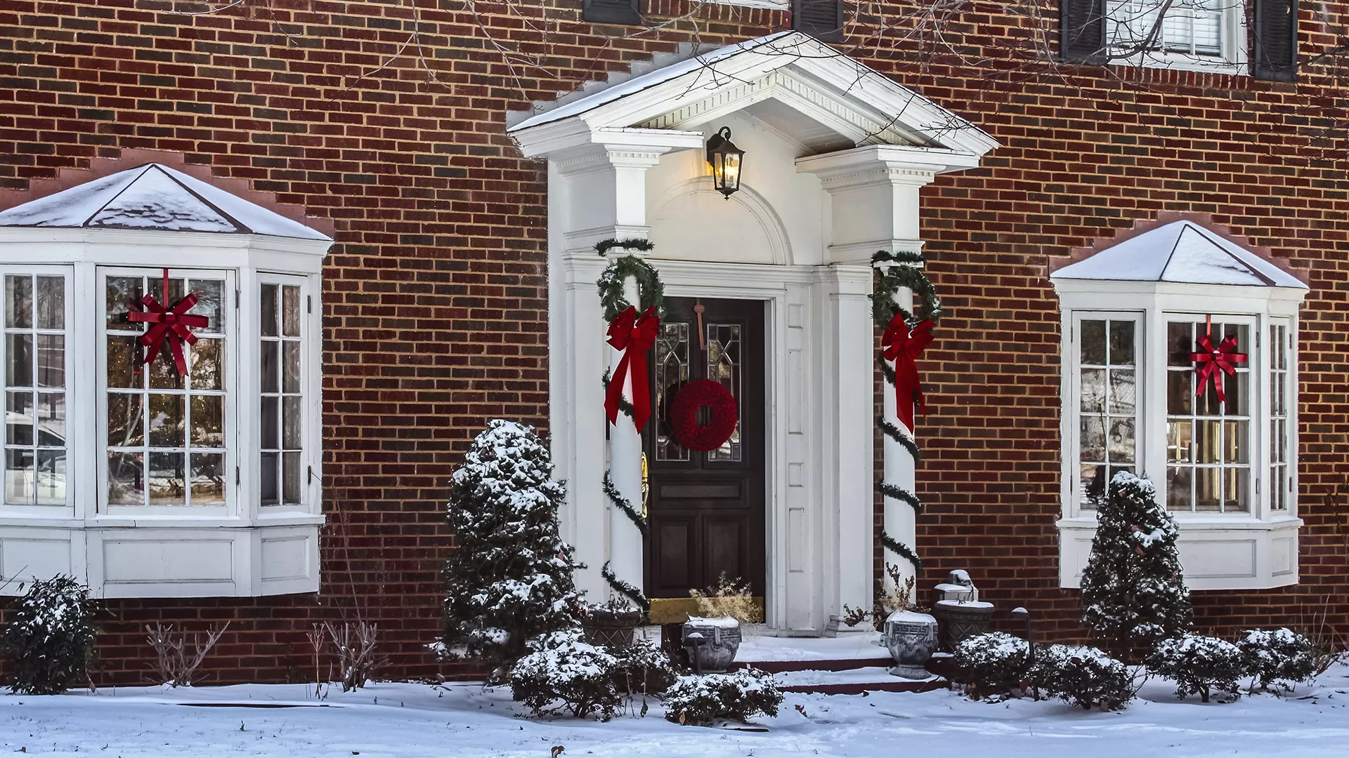 Southeast Mi Residential Holiday Lighting & Decorations Installation Company